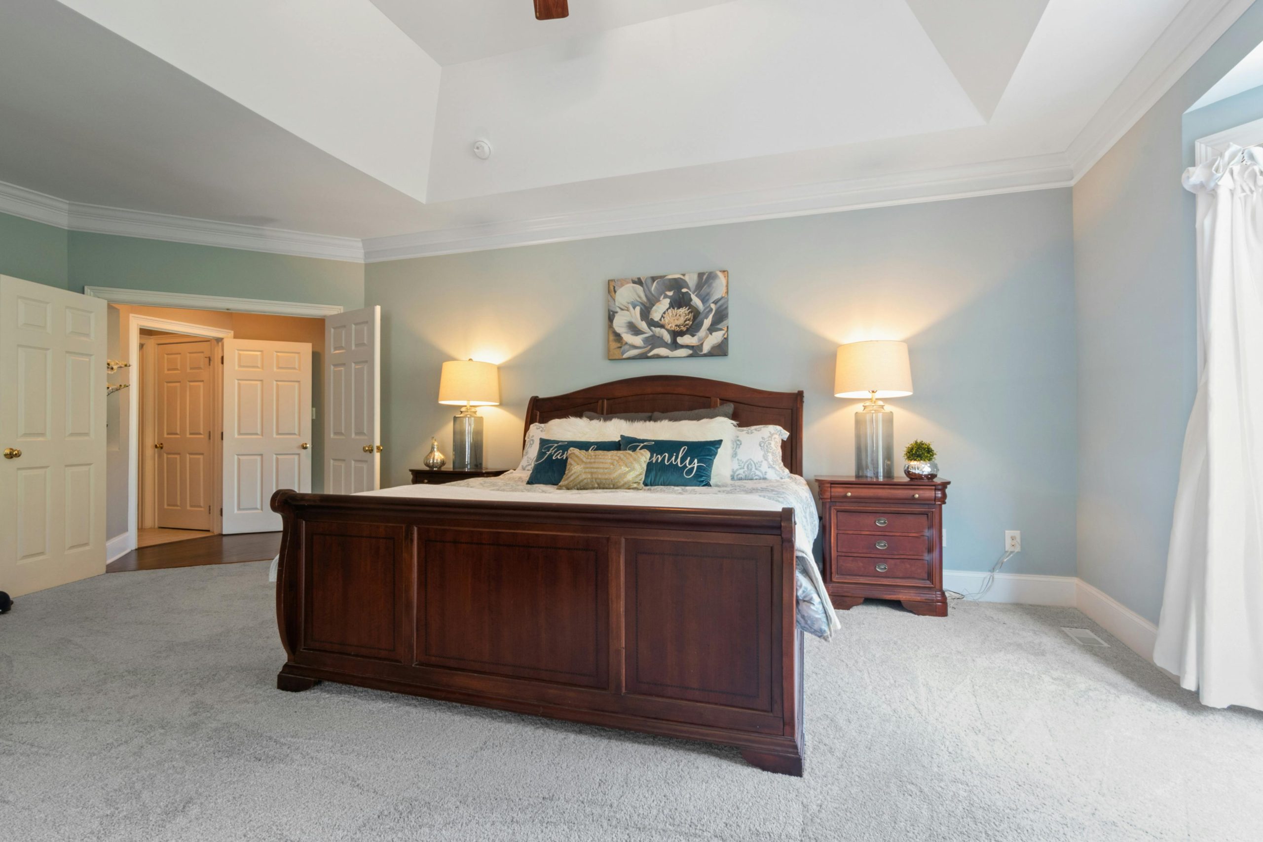 How to Choose the Best White Carpets for Your Home