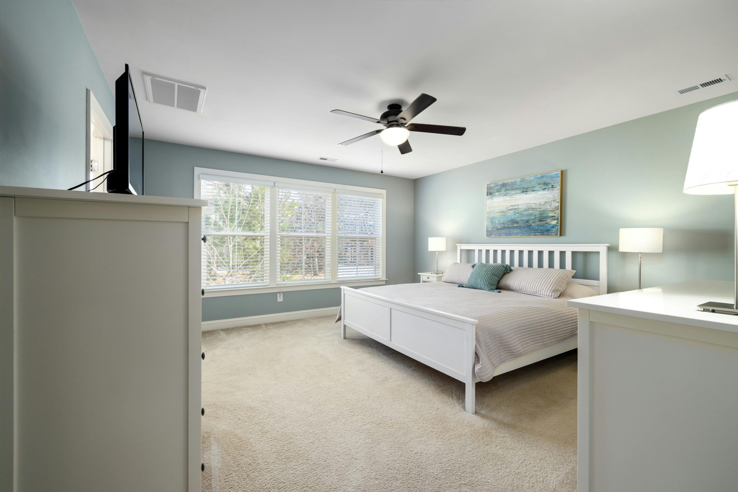 How to Choose the Perfect White Carpet for Any Room